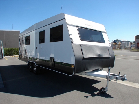 Southern Star - Alpine - 744 SE - Walk Around Bed